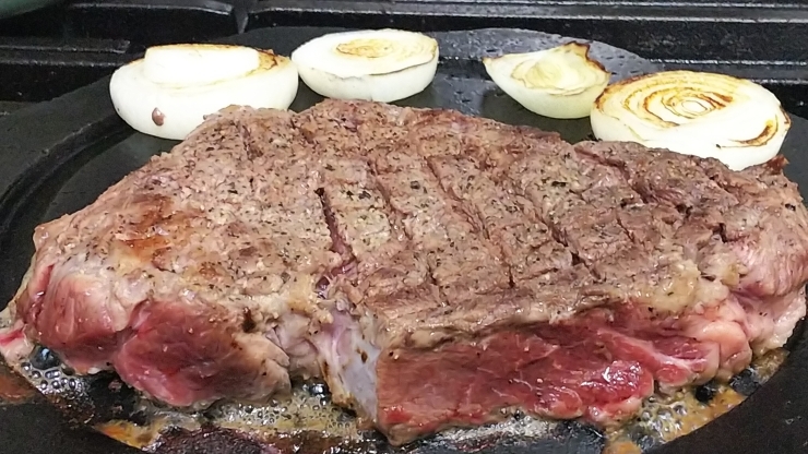 「【ボリューム満点】焼肉屋のステーキ【1ポンド】」