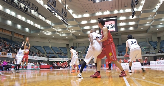 武器は3ポイントシュート。そして石井選手がシュートチェックに行くと相手が落とす確率が高い（記者感覚値）