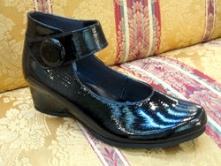 横倉さんのおすすめ紹介その1。可愛らしさと機能性を兼ね備えた婦人靴。