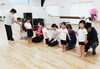 「三島市ダンス教室　親子で柔軟体操」