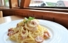 「生パスタとクリームに大山の牛乳がたっぷり♪　みるくの里のカルボナーラ」