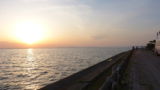 今日は風もなくとても過ごしやすい1日、お陰で夕焼けもとっても綺麗です。