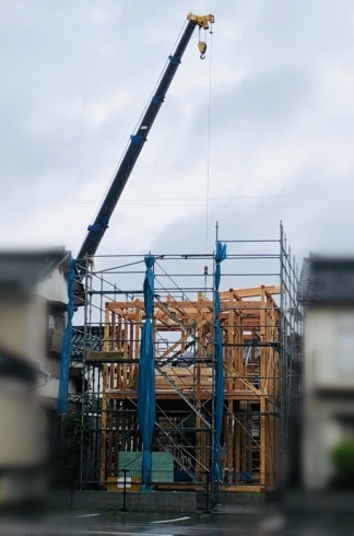 「大雨の棟上げ式」