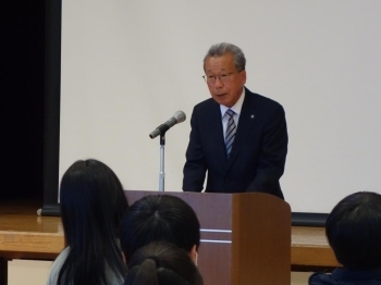 山本副学長の挨拶で修了式を終えました。