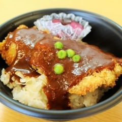 デミカツ丼