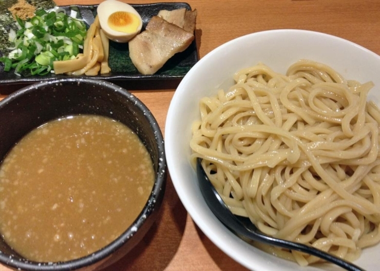 閉店 900ｇまで麺増量無料 ラーメン春樹 錦町 立川ランチ まいぷれ 立川市