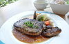 「レアもミディアムもお好みで♪　赤身が美味しいステーキランチ」