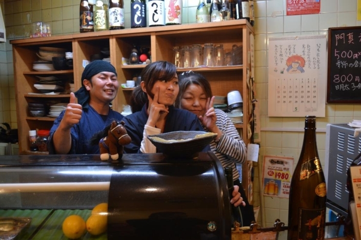 もちろん！お店の皆さんもこの盛り上がり様☆彡<br>このテンションに乗せられたお客様はきっとテンションMAXで次のお店へ…