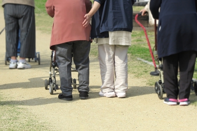 「入居者・職員募集中！特別養護老人ホーム「れんげそう」です。」