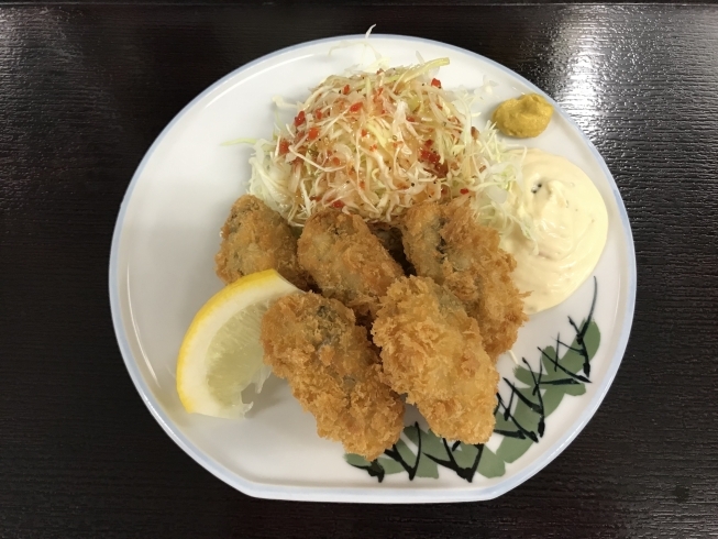 「本日のおすすめ⭕️外はサクサク中はジューシーな、✨かきフライ定食いかがでしょうか‼️」