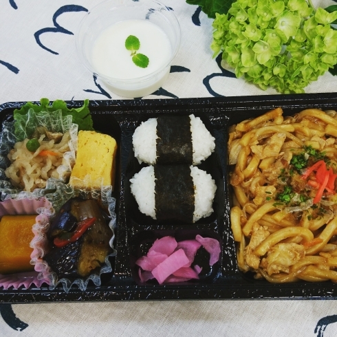 「週替わり弁当   味噌ダレ焼きうどん弁当❗」