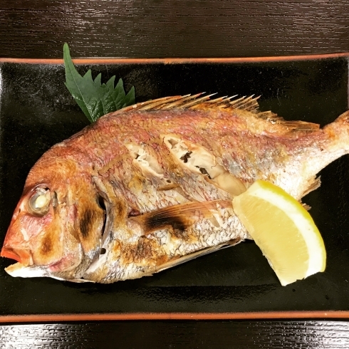 「本日の焼魚✨鯛の塩焼き✨尾頭付き〜定食800円」