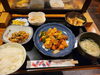 酢豚の定食。とても美味しくてお腹いっぱい「美味しくて〜(北九州市八幡西区若葉にある少人数対応の直葬．家族葬専門の葬儀社です)」