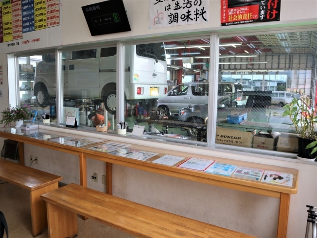 「車検の速太郎 長井店は完全立合い車検のため、安心して預けられます‼」