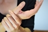 図1この辺りが痛い方が多いですね。「腱鞘炎で手首を触るのは危ないかも」