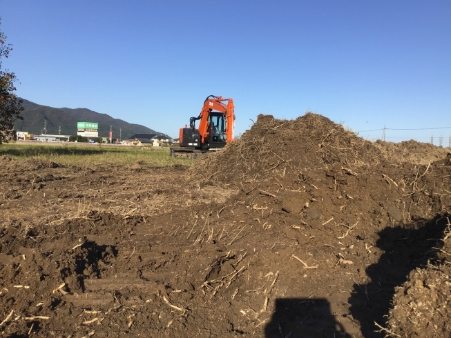 隙取りした土と根っこ「高岡町進捗状況です！！」