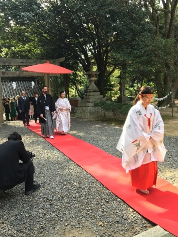 「結婚式が始まりました！」