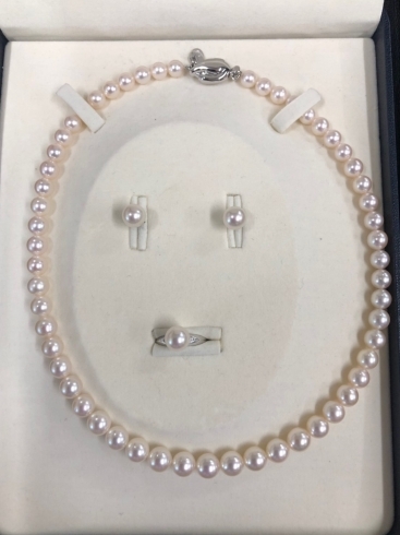 真珠のネックレス「札幌で遺品整理をするなら、真珠、ダイヤモンド、エメラルド、サファイア、ルビーなど宝石を高価買取する札幌市中央区にある【買取専門店 くらや 札幌南店】にお任せください。」