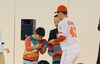 島内颯太郎選手のサイン帽子ゲット「カープ選手と息子の話」