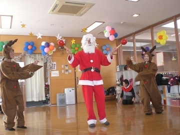 クリスマスの集いのようすです「宇奈月子育て支援センターからのお知らせ(１2月)」