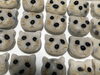 「猫もち、黒い顏ほど黒豆がぎょうさん入ってます。」