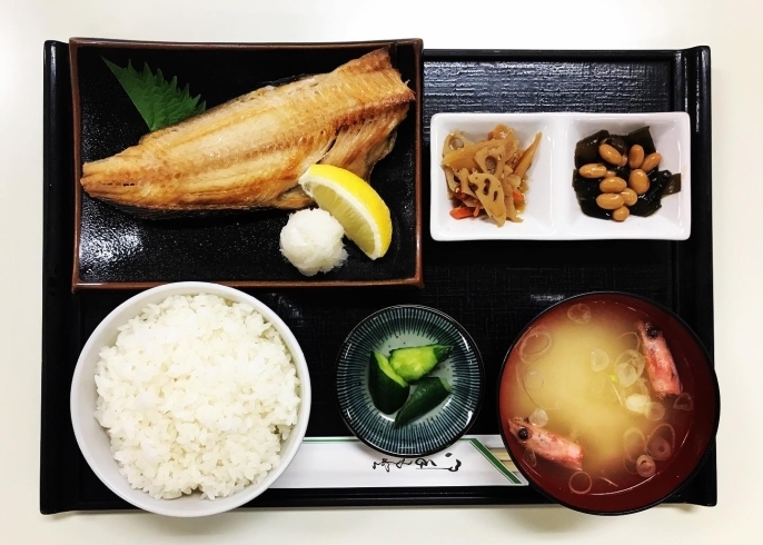 焼魚定食「おはようございます☀️12/3(火)のおすすめmenu✨焼魚定食……¥850-(ホッケの一夜干)です。٩(๑^o^๑)۶」