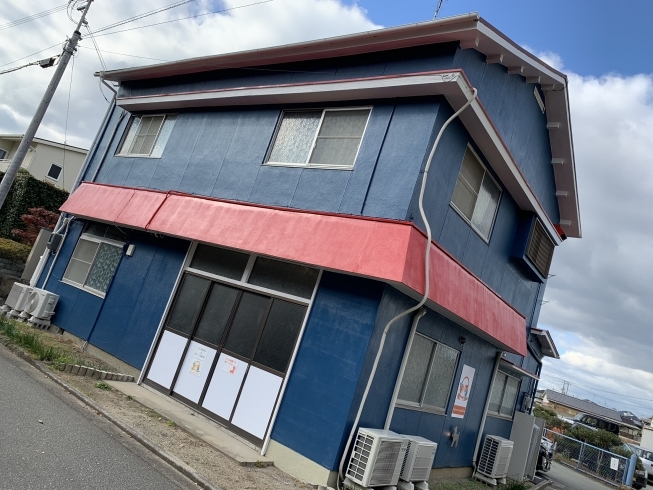 外壁を青色に 屋根を赤色にオシャレに改装しました 株式会社 山本工務店のニュース まいぷれ 加古川市