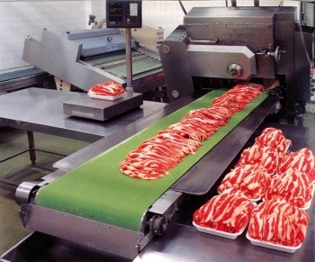 社内での食肉加工は、衛生面に最大限注意を払い従事いたします。「業務用食肉卸 肉の皆川」