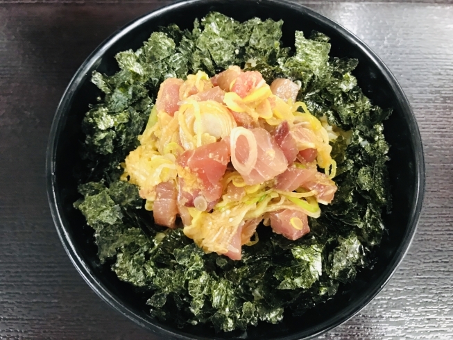 たたき丼「おはようございます☀️12/24(火)のおすすめmenu✨たたき丼……¥680-(・マグロ・ぶり・スズキ)です。」