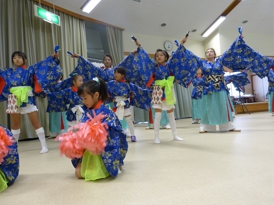 【デイサービスセンター　いきいき】にて、錦照会（北浦よさこい連・潮来市のよさこいサークル）の方たちが踊りの披露をしてくれました。