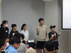 「社長」の役割をした学生を中心に、<br>どのような会社を作るのか発表しました。