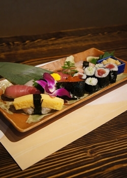 高根すし1500円
新鮮な魚を使ったお寿司もどうぞ「大衆割烹 高根」