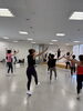 インストラクターと対面で踊ります。「新しいインストラクターが2名誕生しました🙌中里・相浦ICより🚗1分」