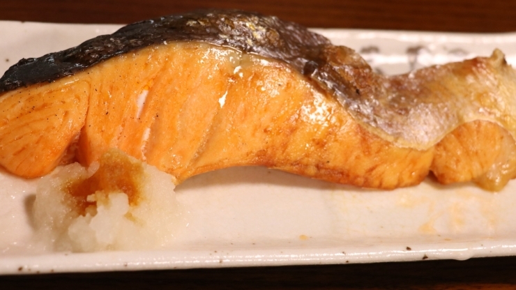 （調理例）強火でパリっと焼いてください。「八千代市、佐倉市の鮮魚店  京成、東葉勝田台駅から徒歩10分　 魚や山粋（ヤマスイ) 【1/14（火）】地魚から旬物、人気の定番品まで大奉仕。)】」