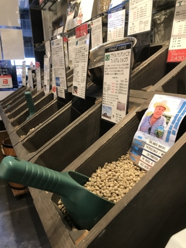 「市川駅南口すぐ【グリーン珈琲焙煎所 】1/31迄　3周年感謝SALE開催♪ 注文毎にその場で焙煎、鮮度抜群のコーヒー豆をご用意いたします！世界中から約40種類の豆を取り揃えています。」