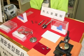 エンドミルなど精密加工用の工具などを展示。