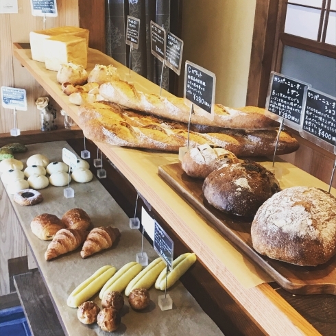 「風つよい‼️◆今日のオススメは店に並んでいる商品‼️【長泉町　古民家　パン】」