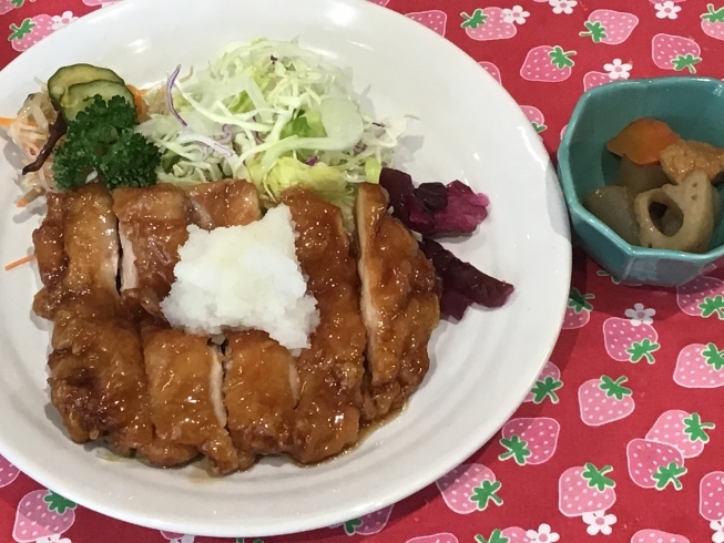 「本日のAランチはチキン南蛮　大根おろし」