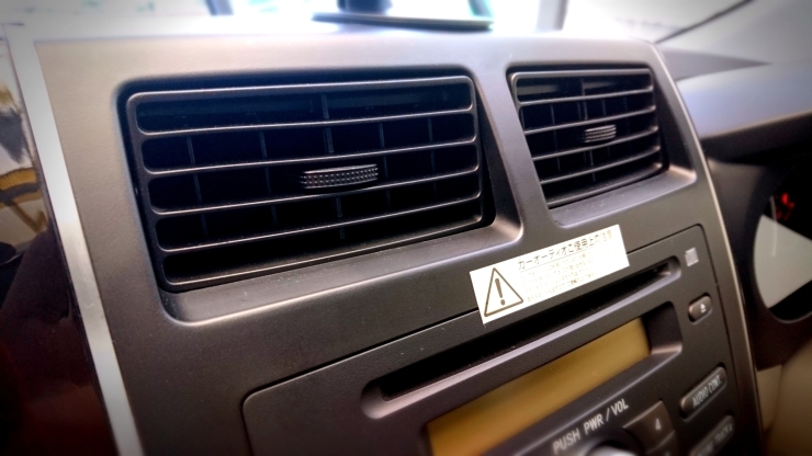 「車の冷暖房、A/Cボタンの意味は？」