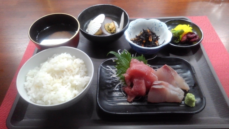 もりもり造りです‼️「今日も赤貝あります【吉祥院で地鶏を食べるなら！ 鳥夜ゆうこ】」