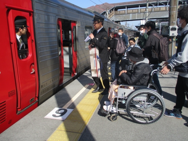 「電車に乗って♪バスに乗って♪」