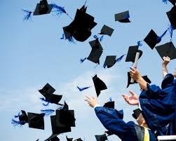 Students tossing caps.「Teacher'sコーナー17号 Graduation is approaching!【蘇我駅近くの英会話教室】043-209-2310」