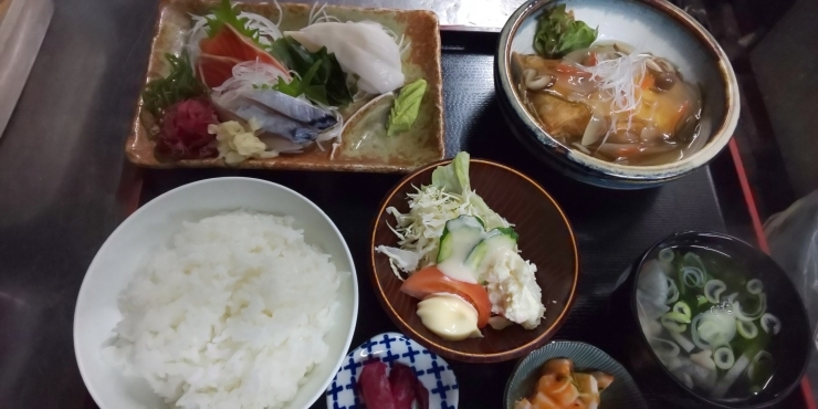 「今日の日替りランチはカレイの野菜あんかけです」