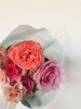 み花さんからのプレゼントの花束「新型コロナウイルスに負けないぞ！！」
