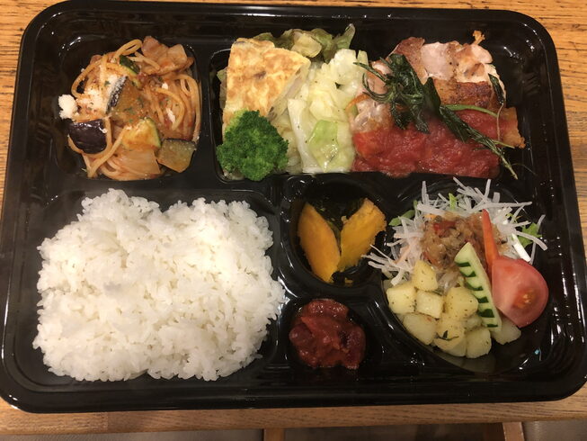 チキンの香草焼き弁当「期間延長テイクアウト販売」