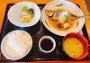 「3月25日(水)一魚一会　本日のおすすめランチは「アジの煮つけ　刺身付き」お惣菜はなんと無料！お値段は680円‼︎」