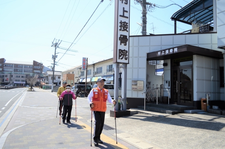 店舗前「ノルディックウォーキング」