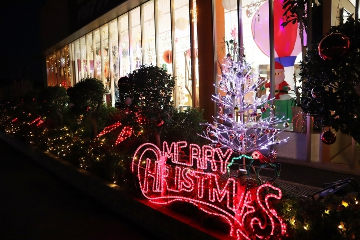 下松本店は歩道側にもイルミネーション♪「クリスマスフェア、開催中～！！」