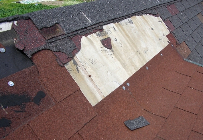 施工前「屋根に壊れた部分はありませんか？」