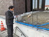 コンクリート土留めに鉄筋を差し込み中「高岡町の店舗併用住宅　新築工事 No.27」